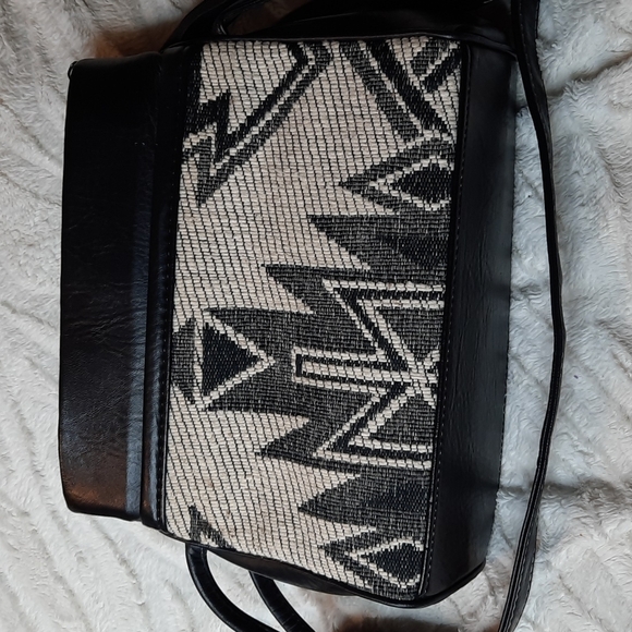 90's black with tribal print purse in tan & black - Picture 3 of 6